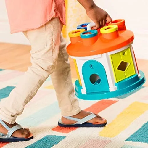 The integrated handle makes the house genuinely portable, encouraging room-to-room transitional play