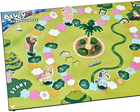 The rotating palm tree at the board's center, the three-dimensional element that elevates the game a