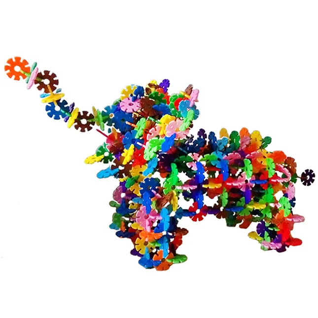 An elephant figure assembled entirely from interlocking discs, demonstrating cantilever potential.