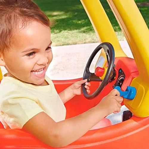 The interior steering wheel and ignition give younger toddlers tactile controls that hold attention 