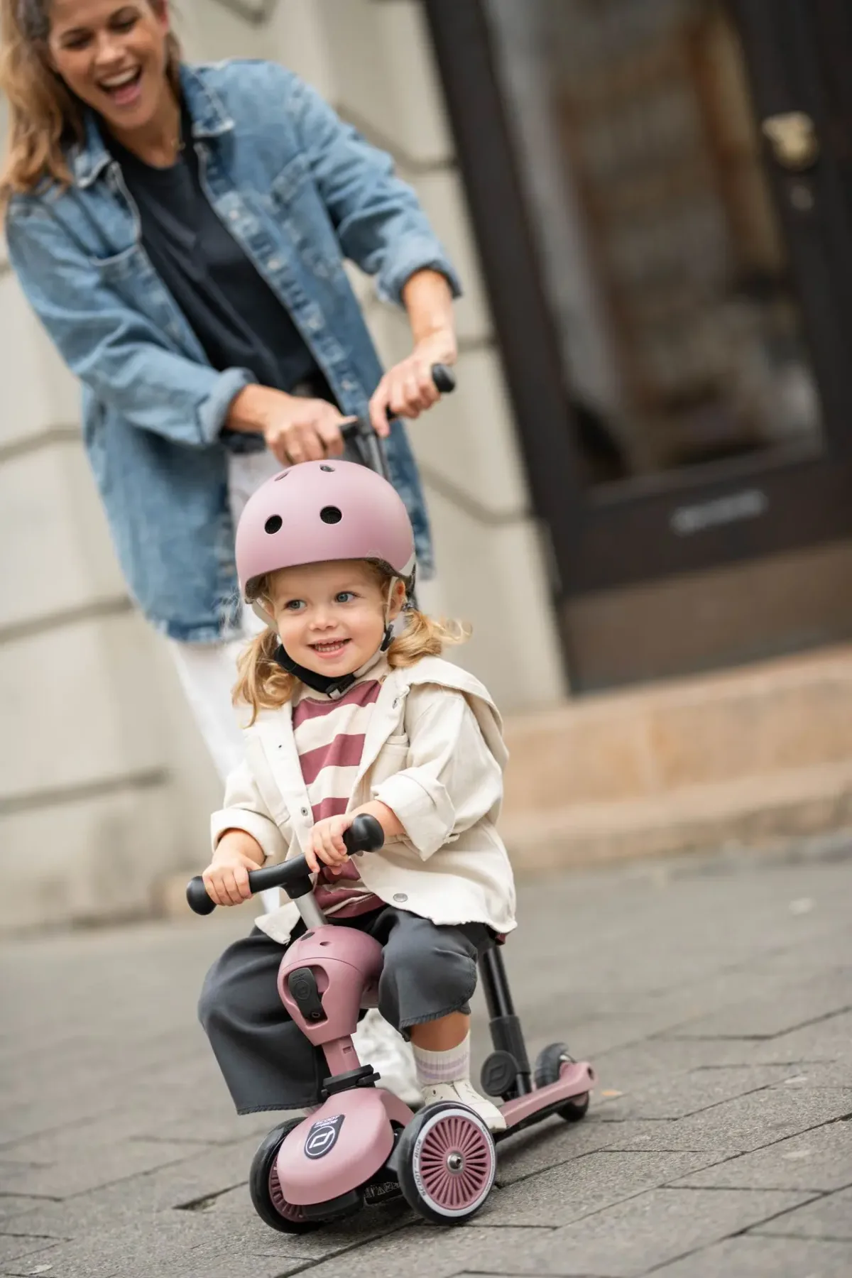 The Highwaykick 1 in scooter configuration with the seat folded down.
