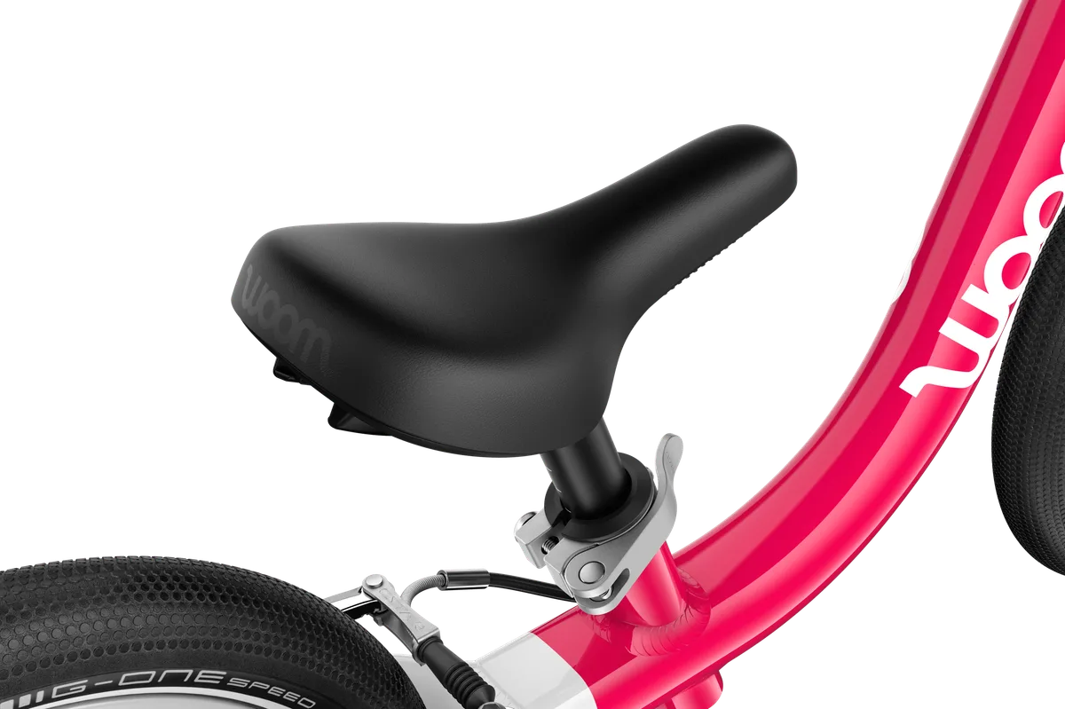 A narrow saddle and tool-free quick release accommodate growing legs across two riding seasons.